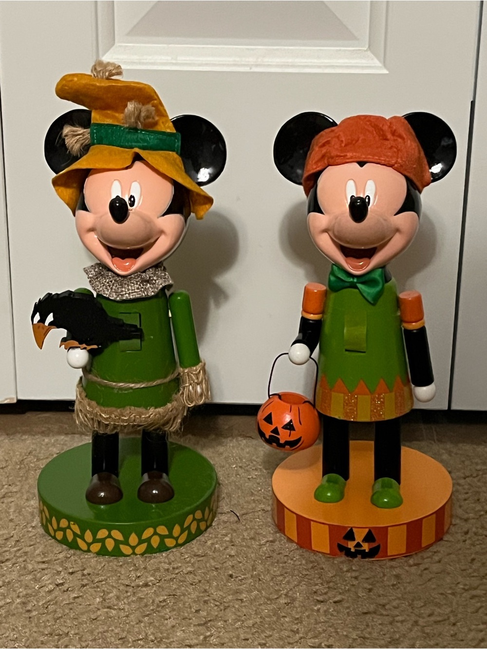 Disney- Mickey Mouse Green Halloween & Fall Figurine Set - Pair